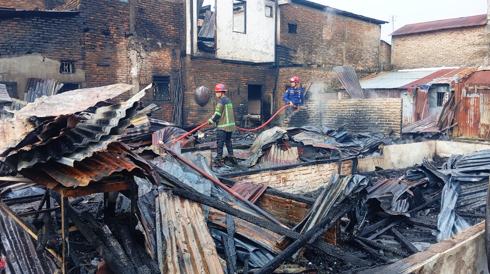 Kebakaran pada hari Minggu, 19 April 2026 Pukul 11.20 WIB di Jl. Starban, Gg. Sawah, Lingk. 12, Kel. Polonia, Kec. Medan Polonia